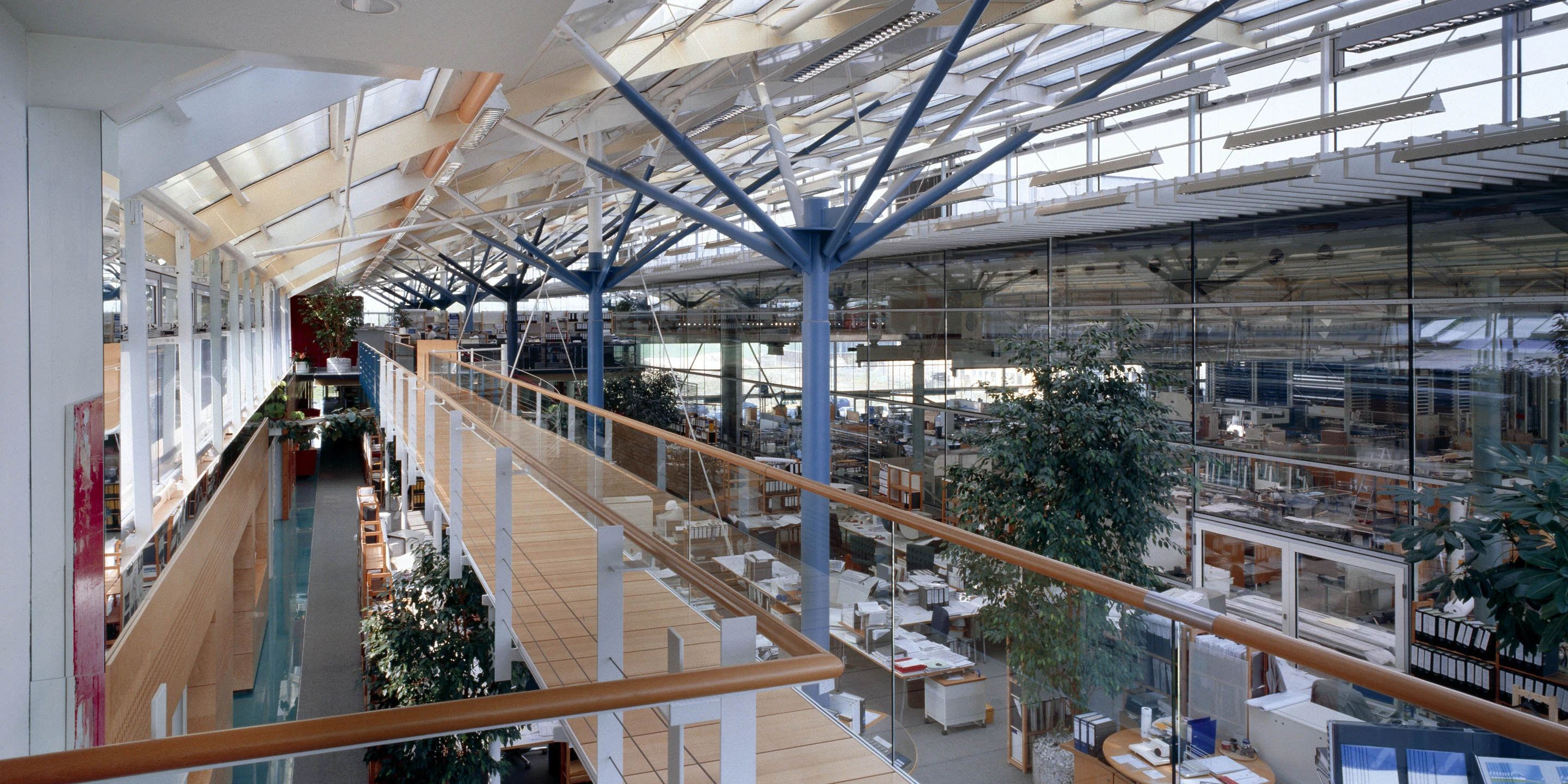 Erweiterung, Bauabschnitte, Modular, Stahltragwerk, Glasfassade, Flachdach, Privat, Großprojekt, Produktion, Entwicklung, Büro, Verwaltung, Architektur, KTP, Kauffmann Theilig Partner, Freie Architekten PartGmbB, Stuttgart,