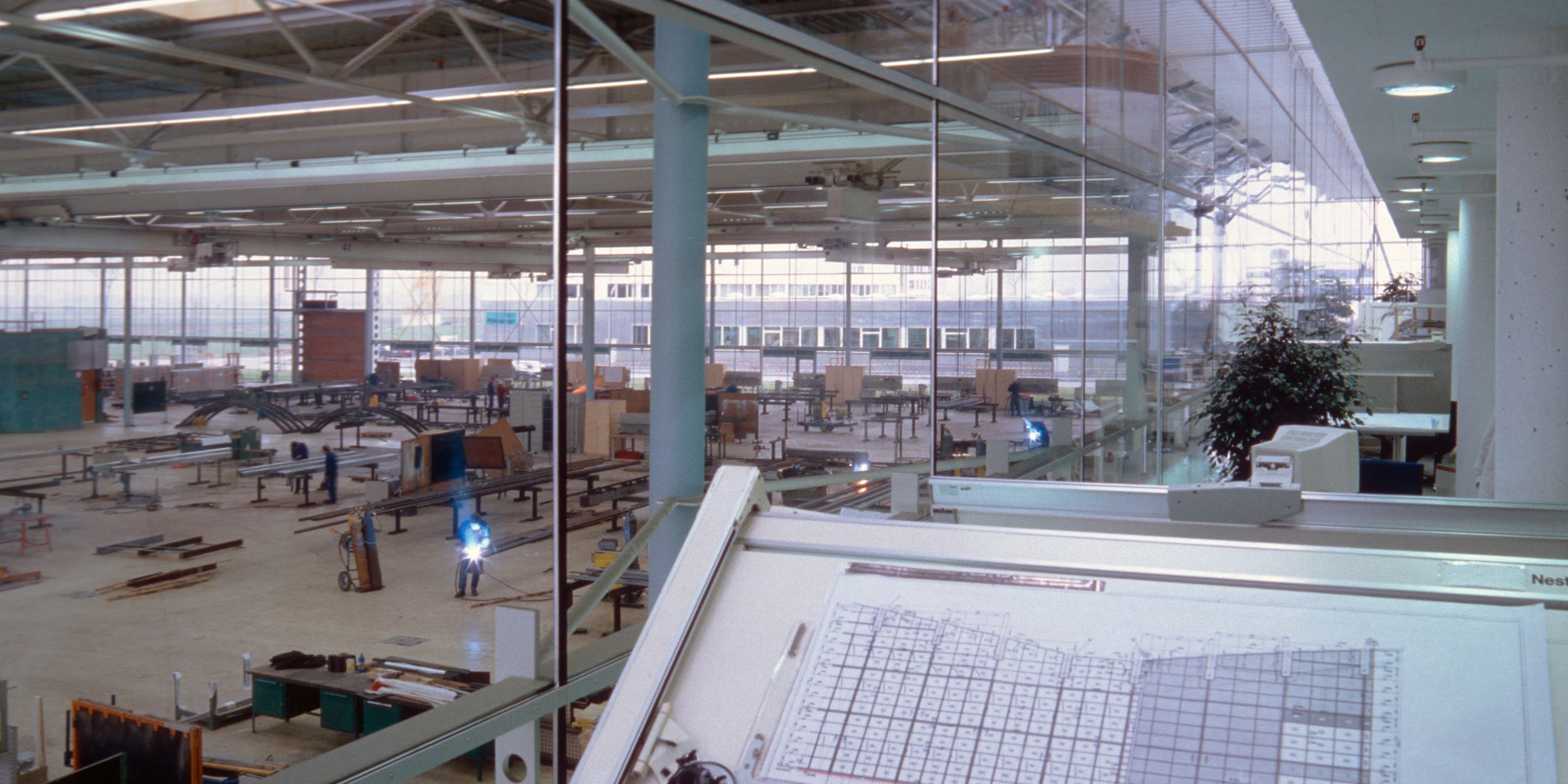 Erweiterung, Bauabschnitte, Modular, Stahltragwerk, Glasfassade, Flachdach, Privat, Großprojekt, Produktion, Entwicklung, Büro, Verwaltung, Architektur, KTP, Kauffmann Theilig Partner, Freie Architekten PartGmbB, Stuttgart,