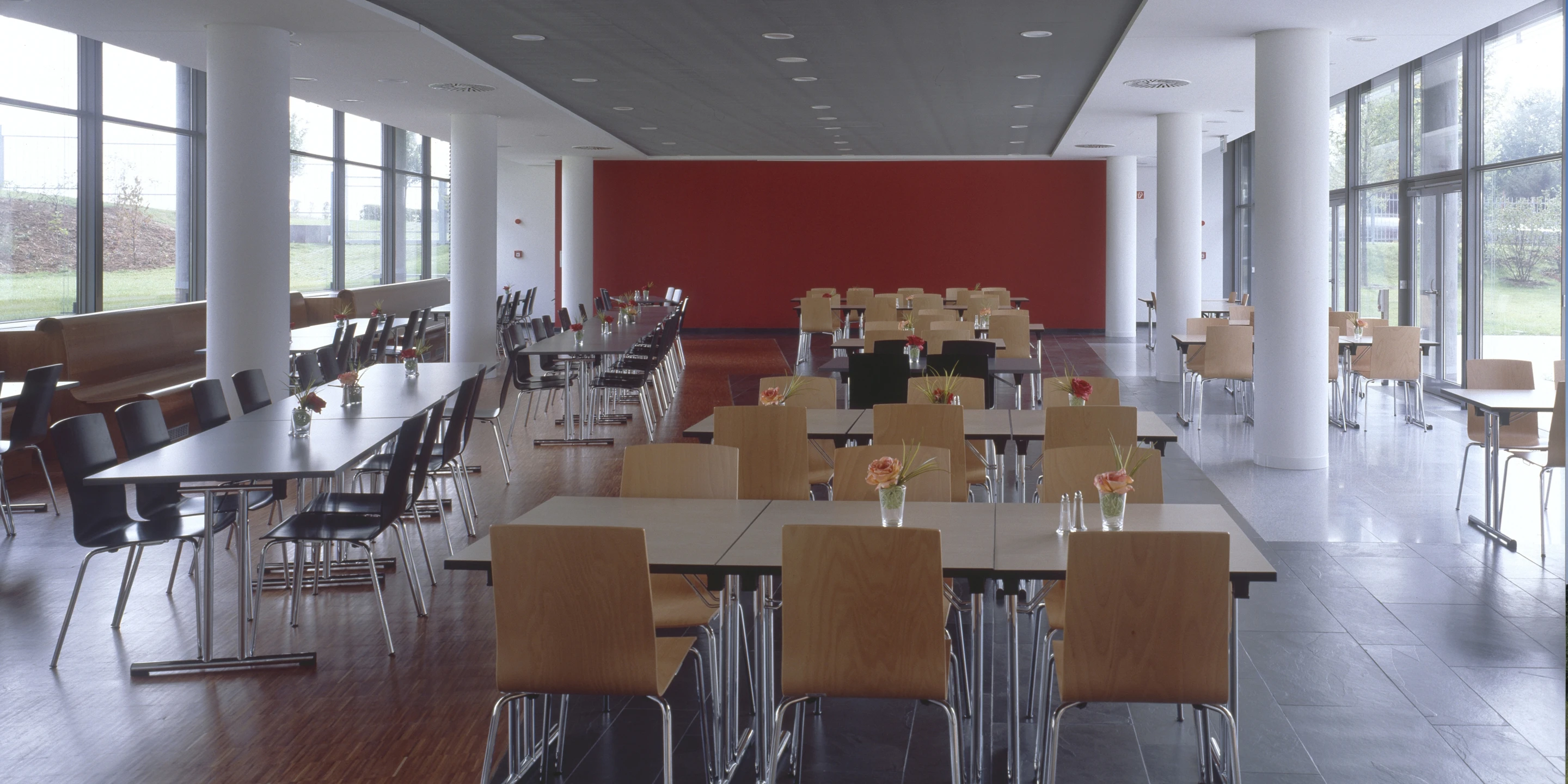 CSC Business-Center Rhein Main | Wiesbaden Neubau, Bauabschnitte, Städtebau, Betontragwerk, Metallfassade, Glasfassade, Dachbegrünung, Flachdach, Innenhöfe, Tiefgarage, Investor, Großprojekt, Generalunternehmer, Büro, Verwaltung, Konferenz, Mensa, Architektur, KTP, Kauffmann Theilig Partner, Freie Architekten PartGmbB, Stuttgart,