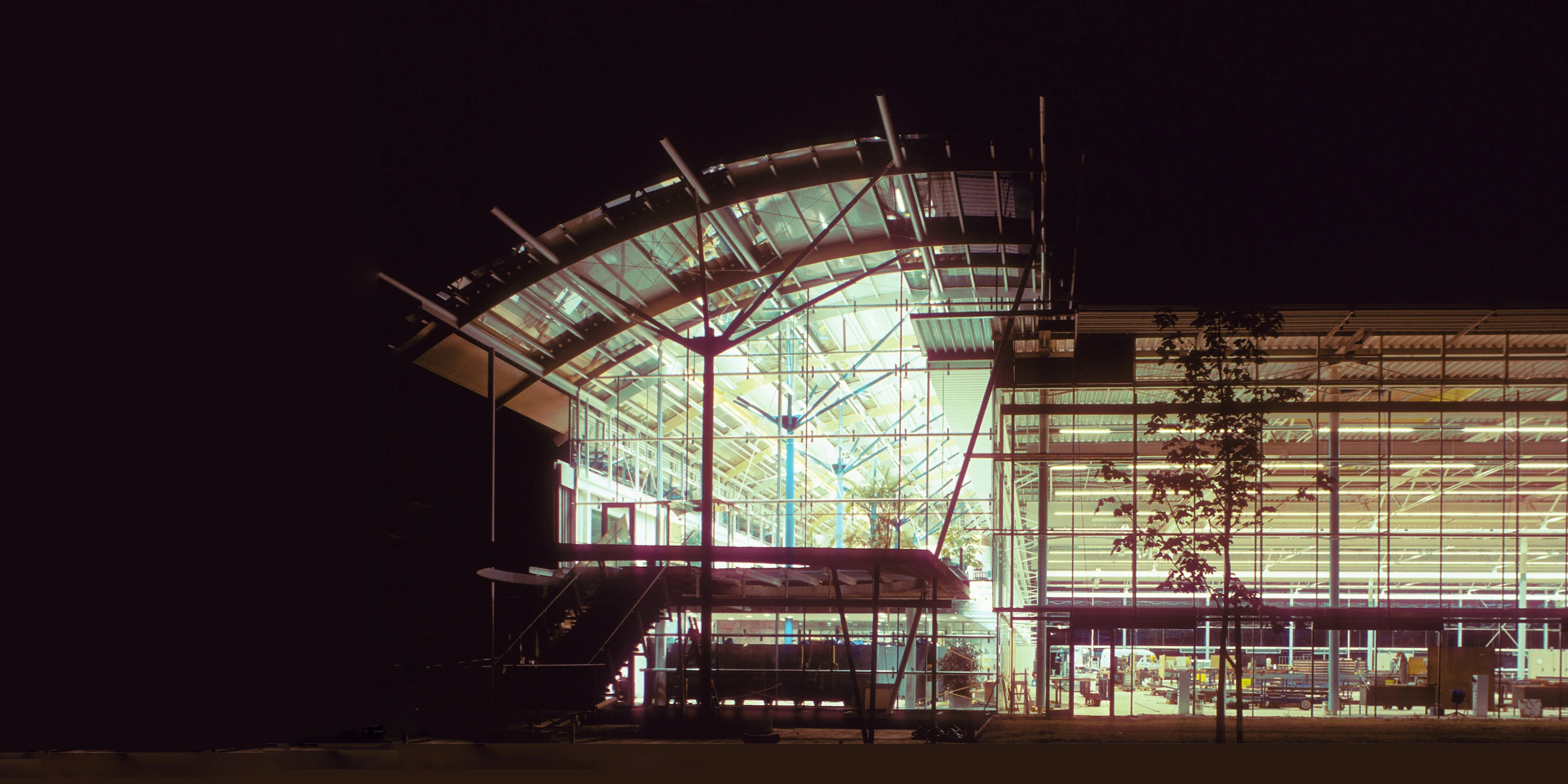 Erweiterung, Bauabschnitte, Modular, Stahltragwerk, Glasfassade, Flachdach, Privat, Großprojekt, Produktion, Entwicklung, Büro, Verwaltung, Architektur, KTP, Kauffmann Theilig Partner, Freie Architekten PartGmbB, Stuttgart,