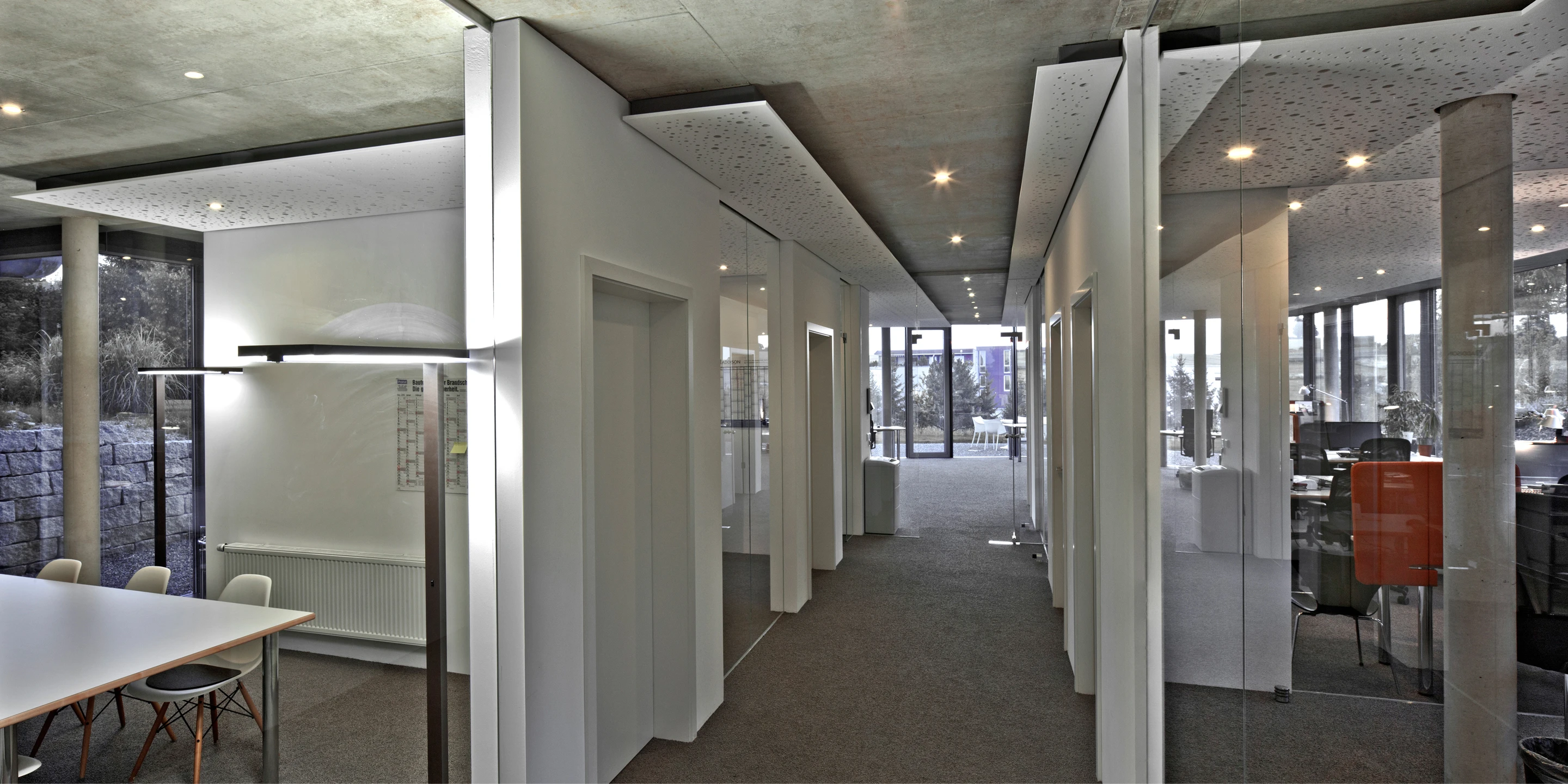 Erweiterung, Bauabschnitte, Freiform, Betontragwerk, Glasfassade, Dachbegrünung, Flachdach, Garten, Privat, Büro, Verwaltung, Architektur, KTP, Kauffmann Theilig Partner, Stuttgart, Agentur, Werbeagentur