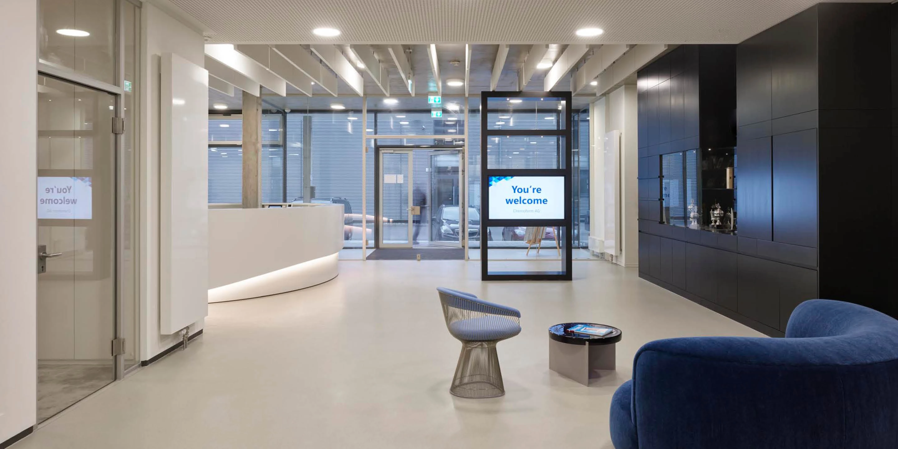 Headquarter Chemoform | Wendlingen a. N. Neubau, Beton-Holz-Tragwerk, Glasfassade, Metallfassade, Flachdach, Dachbegrünung, Tiefgarage, Parkplatz, Privat, Großprojekt, Produktion, Lager, Büro, Verwaltung, Fitness, Showroom, Architektur, KTP, Kauffmann Theilig Partner, Freie Architekten PartGmbB, Stuttgart