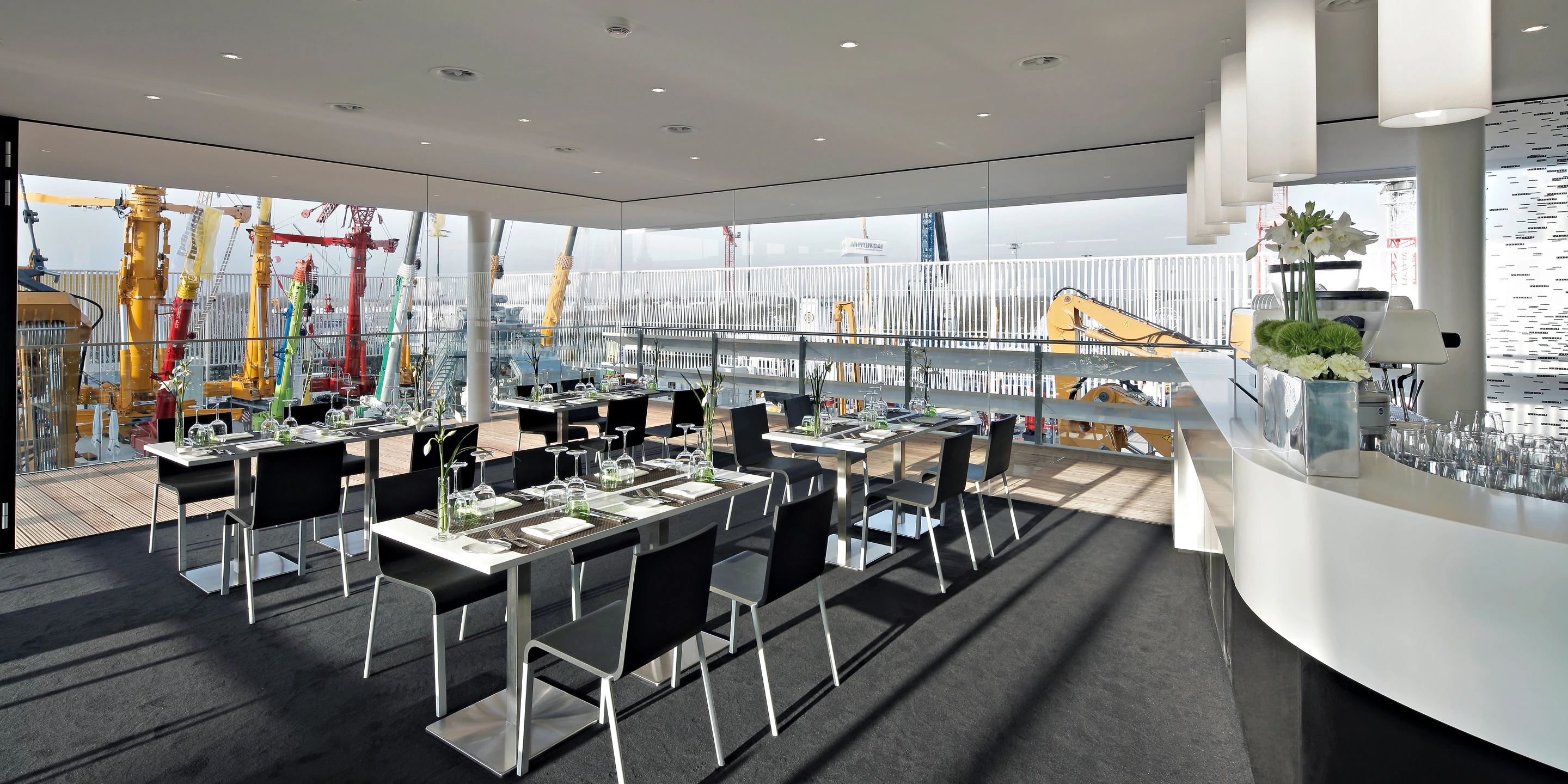 Neubau, Temporär, Modular, Wiederverwertbar, Stahlkonstruktion, Glasfassade, Textil, Lamelle Balkone, Innenhof, Privat, Generalplaner, Großprojekt, öffentlich zugänglich, Shop, Ausstellung, Bistro, Büro, Verwaltung, Architektur, KTP, Kauffmann Theilig Partner, Freie Architekten PartGmbB, Stuttgart, 