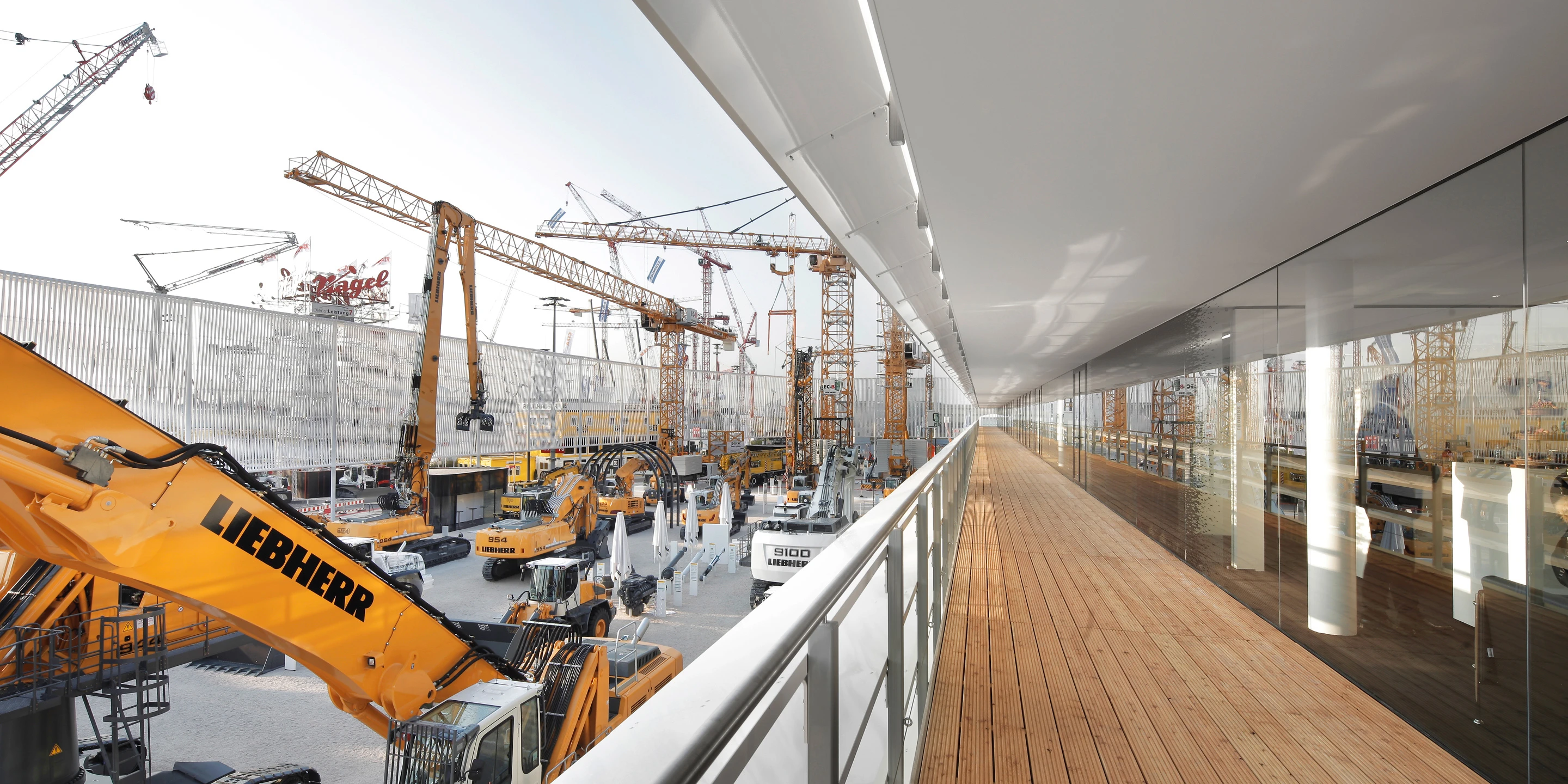 Neubau, Temporär, Modular, Wiederverwertbar, Stahlkonstruktion, Glasfassade, Textil, Lamelle Balkone, Innenhof, Privat, Generalplaner, Großprojekt, öffentlich zugänglich, Shop, Ausstellung, Bistro, Büro, Verwaltung, Architektur, KTP, Kauffmann Theilig Partner, Freie Architekten PartGmbB, Stuttgart, 
