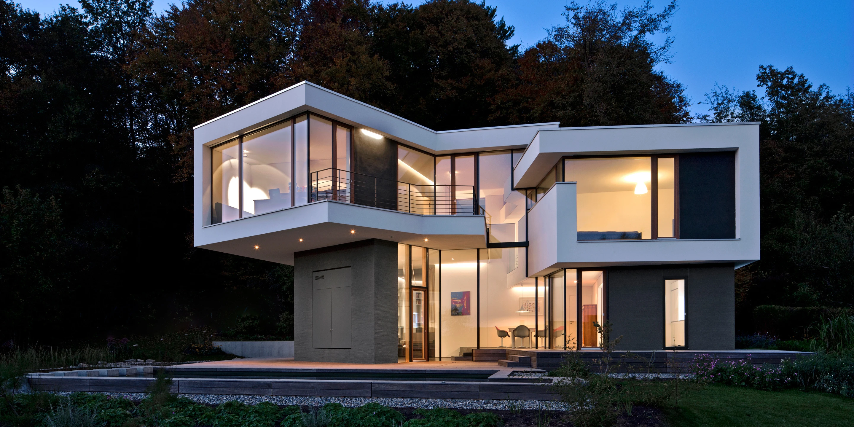 Wohnhaus mit Blick über Ulm | Ulm Solitär, Neubau, Freiform, Betontragwerk, Glasfassade, Strukturputz, WDVS, Flachdach, Dachbegrünung, Tiefgarage, Terrassen, Garten, Privat, Wohnen, Architektur, KTP, Kauffmann Theilig Partner, Stuttgart,