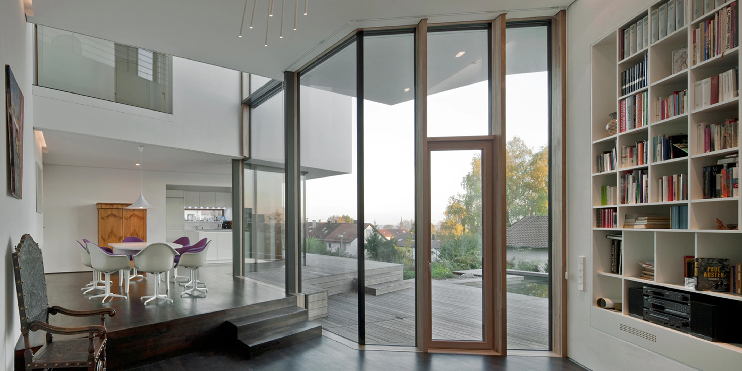 Wohnhaus mit Blick über Ulm | Ulm Solitär, Neubau, Freiform, Betontragwerk, Glasfassade, Strukturputz, WDVS, Flachdach, Dachbegrünung, Tiefgarage, Terrassen, Garten, Privat, Wohnen, Architektur, KTP, Kauffmann Theilig Partner, Stuttgart,