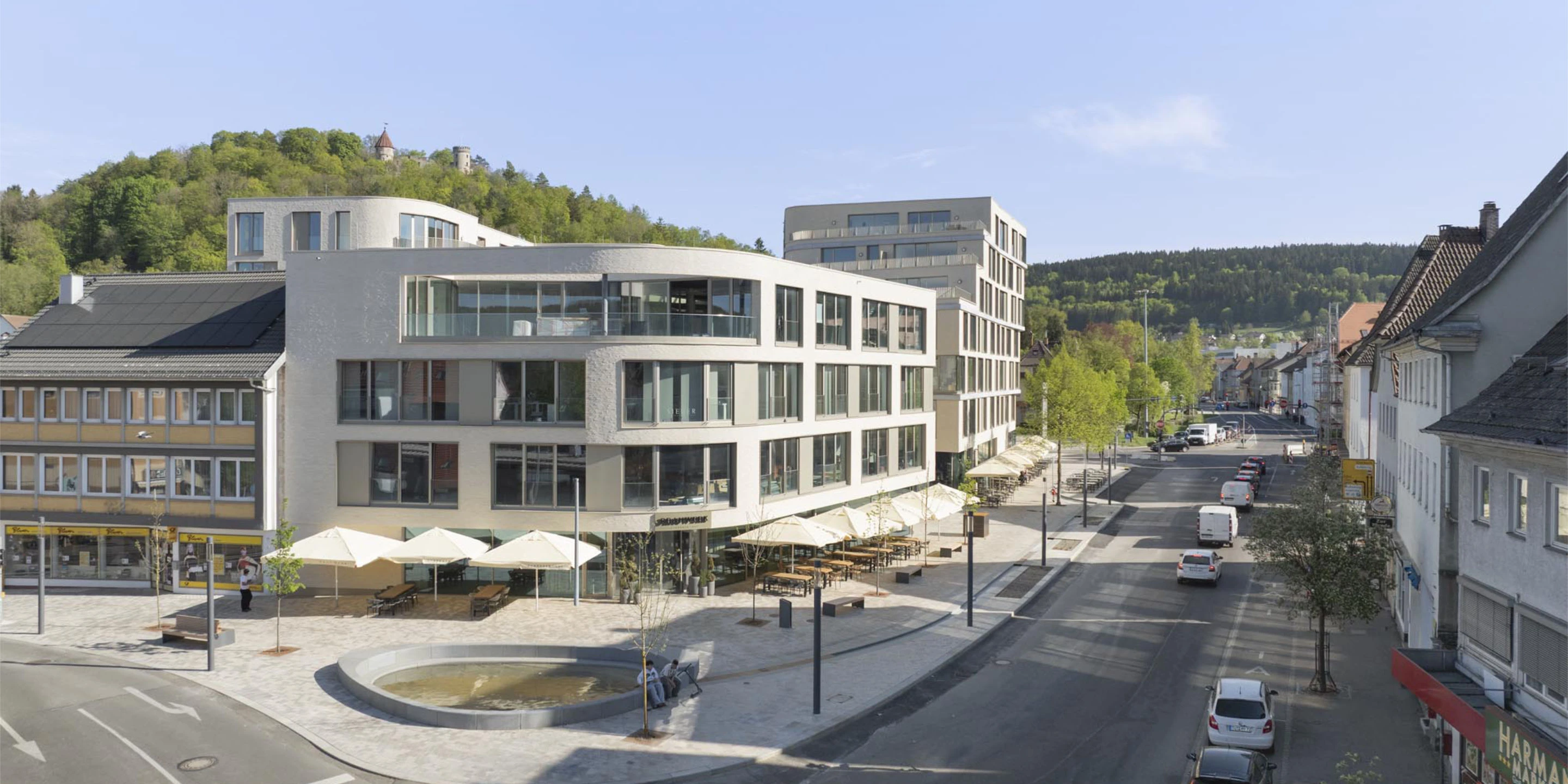 Innerstädtisch, Neubau, Betontragwerk, Glasfassade, Klinkerfassade, Flachdach, Tiefgarage, Innenhof, Terrassaen, Balkone, Investor, Großprojekt, öffentlich zugänglich, Gewerbe, Shops, Wohnen, Gastronomie,  Architektur, KTP, Kauffmann Theilig Partner, Stuttgart, Rendering, Visualisierung, Schhnitt, Grundriss, Schwarzplan, Freie Architekten PartGmbB