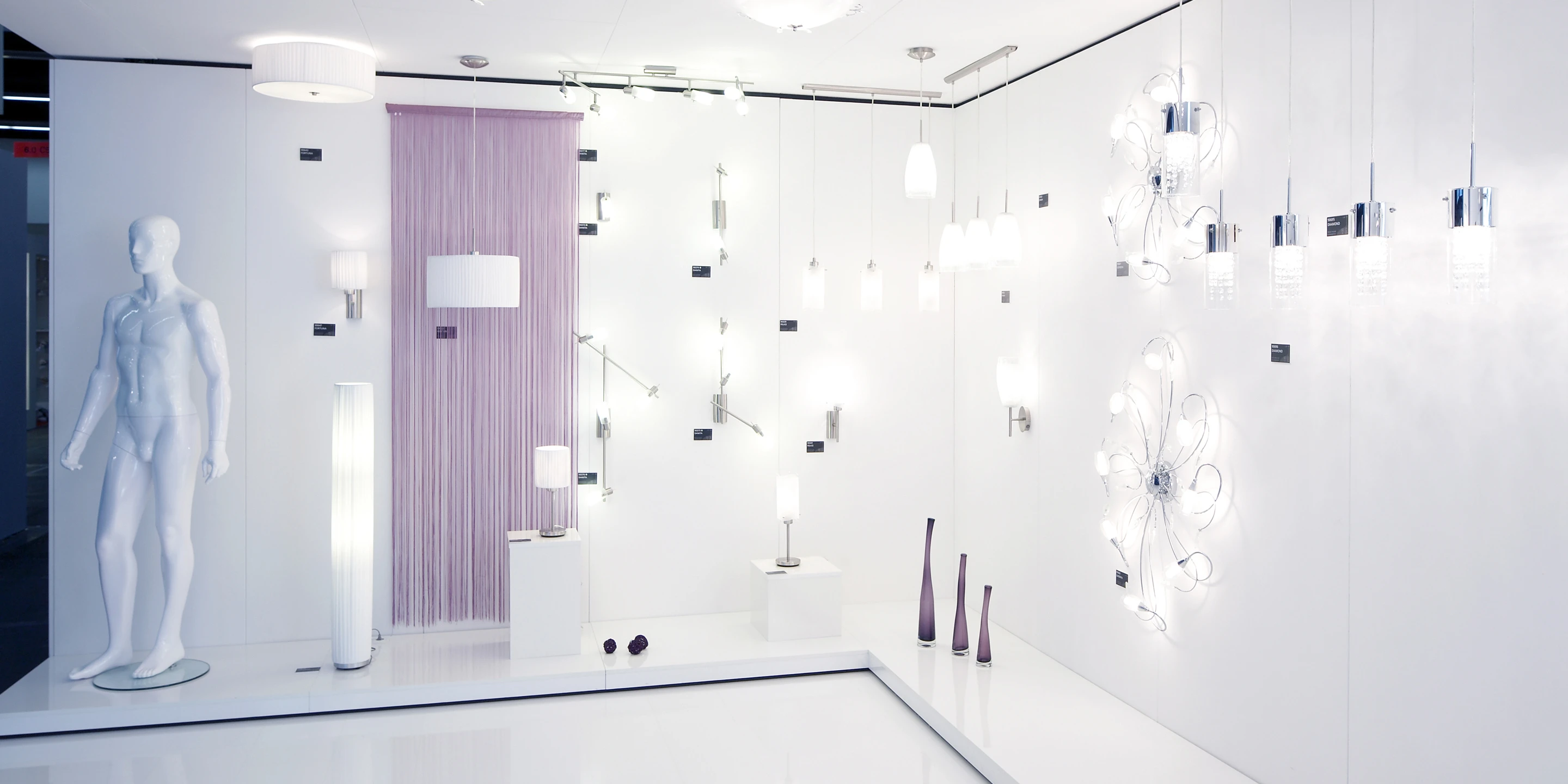 Messeserie EGLO 2010-2012 | Weltweit Ausbau, Temporär, Innenraum, Modular, Wiederverwertbar, Stahltragwerk, Textil, Privat, öffentlich zugänglich, Ausstellung, Café, Architektur, KTP, Kauffmann Theilig Partner, Freie Architekten PartGmbB, Stuttgart, Messe, Markenauftritt, Gastronomie, Bar, Restaurant, Licht, Leuchten, Eglo, Light + Building