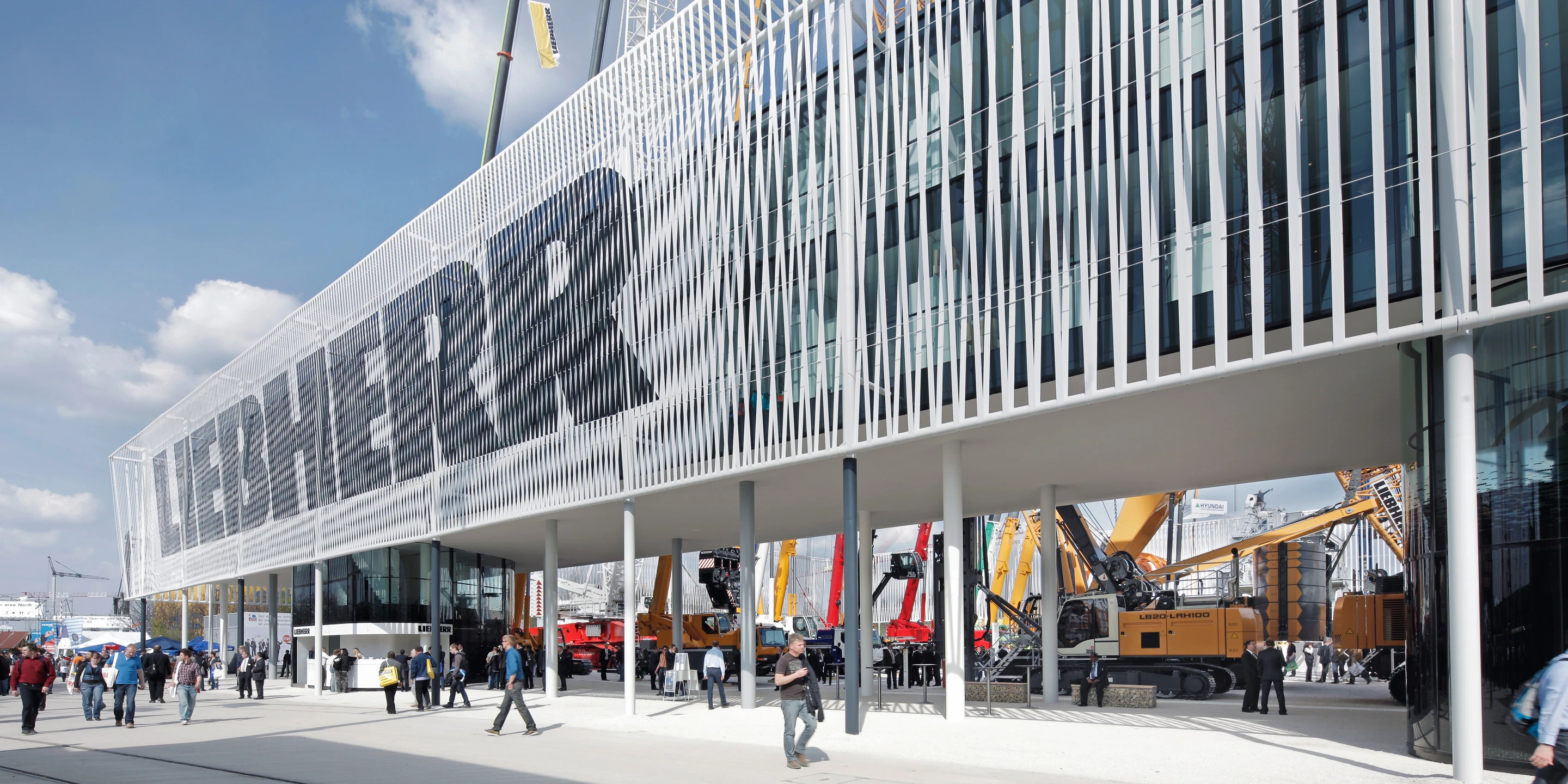 Neubau, Temporär, Modular, Wiederverwertbar, Stahlkonstruktion, Glasfassade, Textil, Lamelle Balkone, Innenhof, Privat, Generalplaner, Großprojekt, öffentlich zugänglich, Shop, Ausstellung, Bistro, Büro, Verwaltung, Architektur, KTP, Kauffmann Theilig Partner, Freie Architekten PartGmbB, Stuttgart, 
