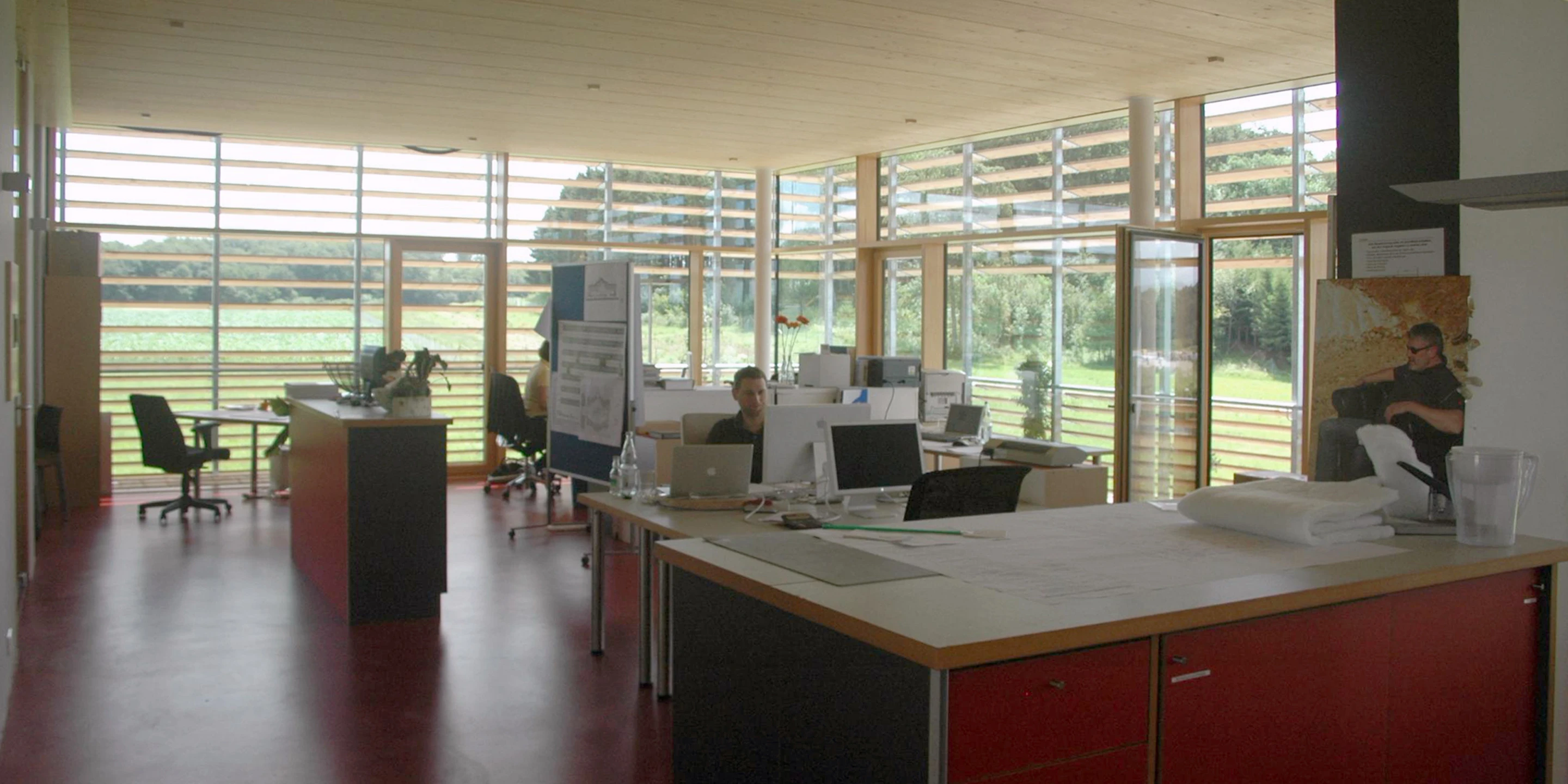 Neubau, Betontragwerk, Holztragwerk, Holzfassade, Glasfassade, Flachdach, Privat, Generalunternehmer, Büro, Verwaltung, Werkstatt,  Architektur, KTP, Kauffmann Theilig Partner, Freie Architekten PartGmbB, Stuttgart, 