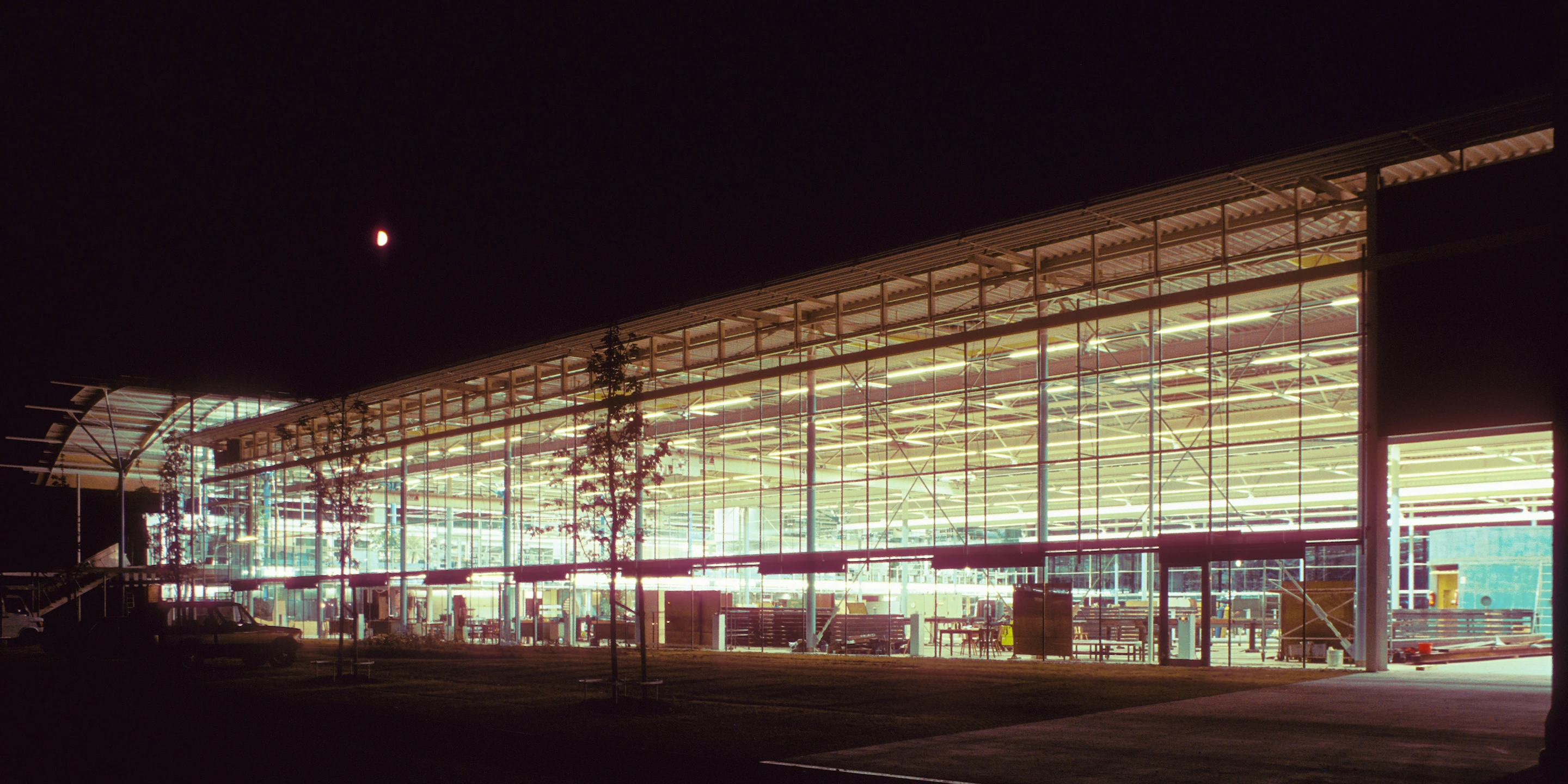 Erweiterung, Bauabschnitte, Modular, Stahltragwerk, Glasfassade, Flachdach, Privat, Großprojekt, Produktion, Entwicklung, Büro, Verwaltung, Architektur, KTP, Kauffmann Theilig Partner, Freie Architekten PartGmbB, Stuttgart,