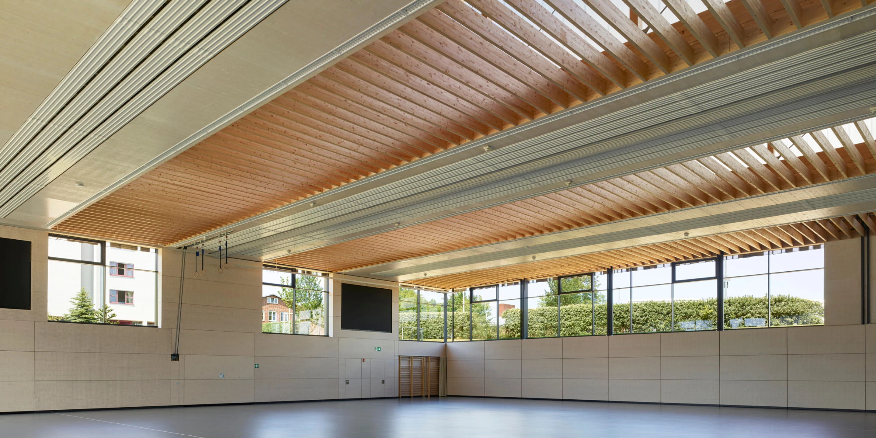 Solitär, Neubau, Beton-Holz-Tragwerk, Glasfassade, Metallfassade, Flachdach, Dachbegrünung, Park, Privat, Sport, Schießen, Büro, Schulung, Architektur, KTP, Kauffmann Theilig Partner, Freie Architekten PartGmbB, Stuttgart