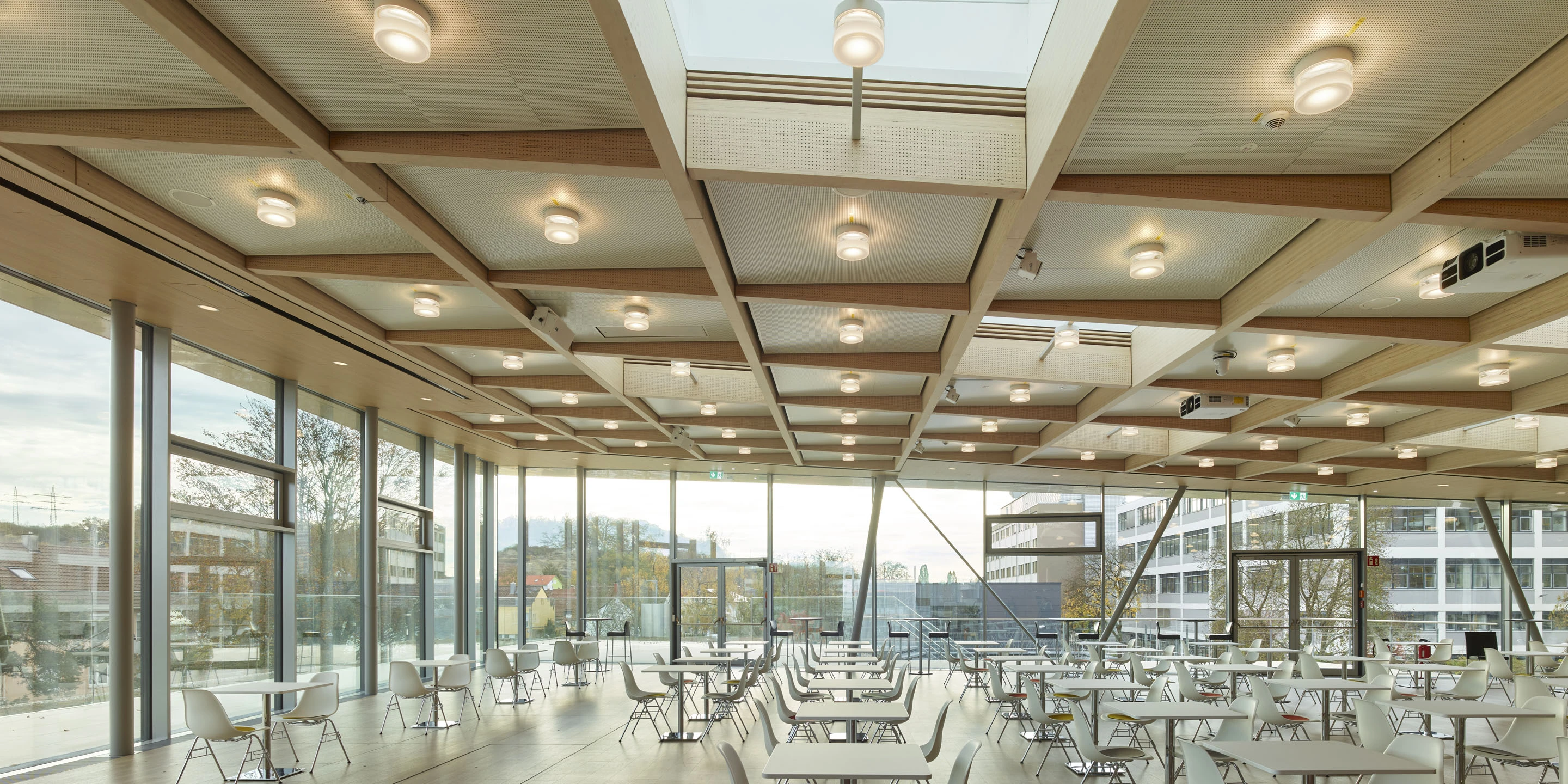 Erweiterung, Modernisierung, laufender Betrieb, Restaurant, Kantine, Cafeteria, Boehringer Ingelheim, Biberach, HolzbauArchitektur, KTP, Kauffmann Theilig Partner, Freie Architekten PartGmbB, Stuttgart