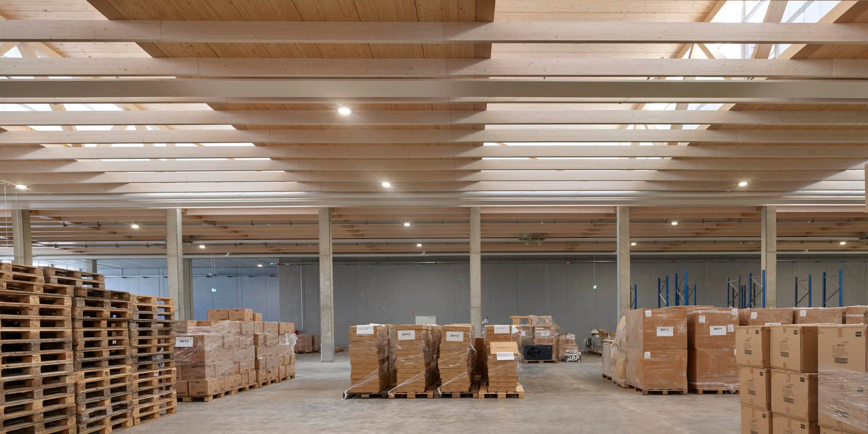 Headquarter Chemoform | Wendlingen a. N. Neubau, Beton-Holz-Tragwerk, Glasfassade, Metallfassade, Flachdach, Dachbegrünung, Tiefgarage, Parkplatz, Privat, Großprojekt, Produktion, Lager, Büro, Verwaltung, Fitness, Showroom, Architektur, KTP, Kauffmann Theilig Partner, Freie Architekten PartGmbB, Stuttgart