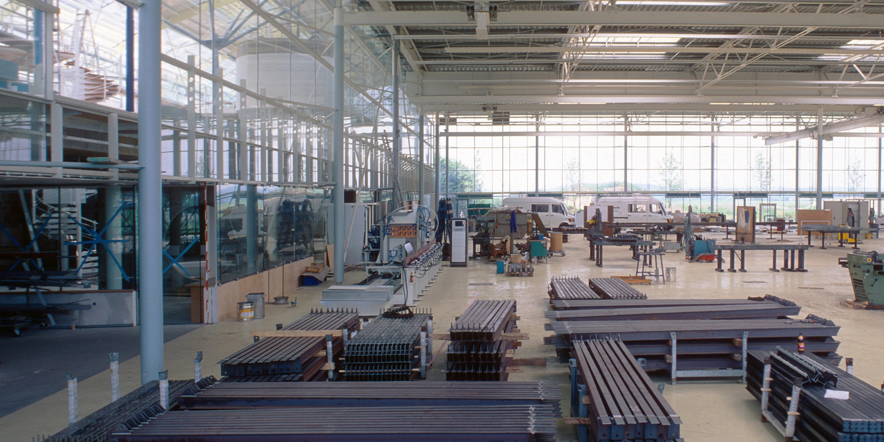 Erweiterung, Bauabschnitte, Modular, Stahltragwerk, Glasfassade, Flachdach, Privat, Großprojekt, Produktion, Entwicklung, Büro, Verwaltung, Architektur, KTP, Kauffmann Theilig Partner, Freie Architekten PartGmbB, Stuttgart,