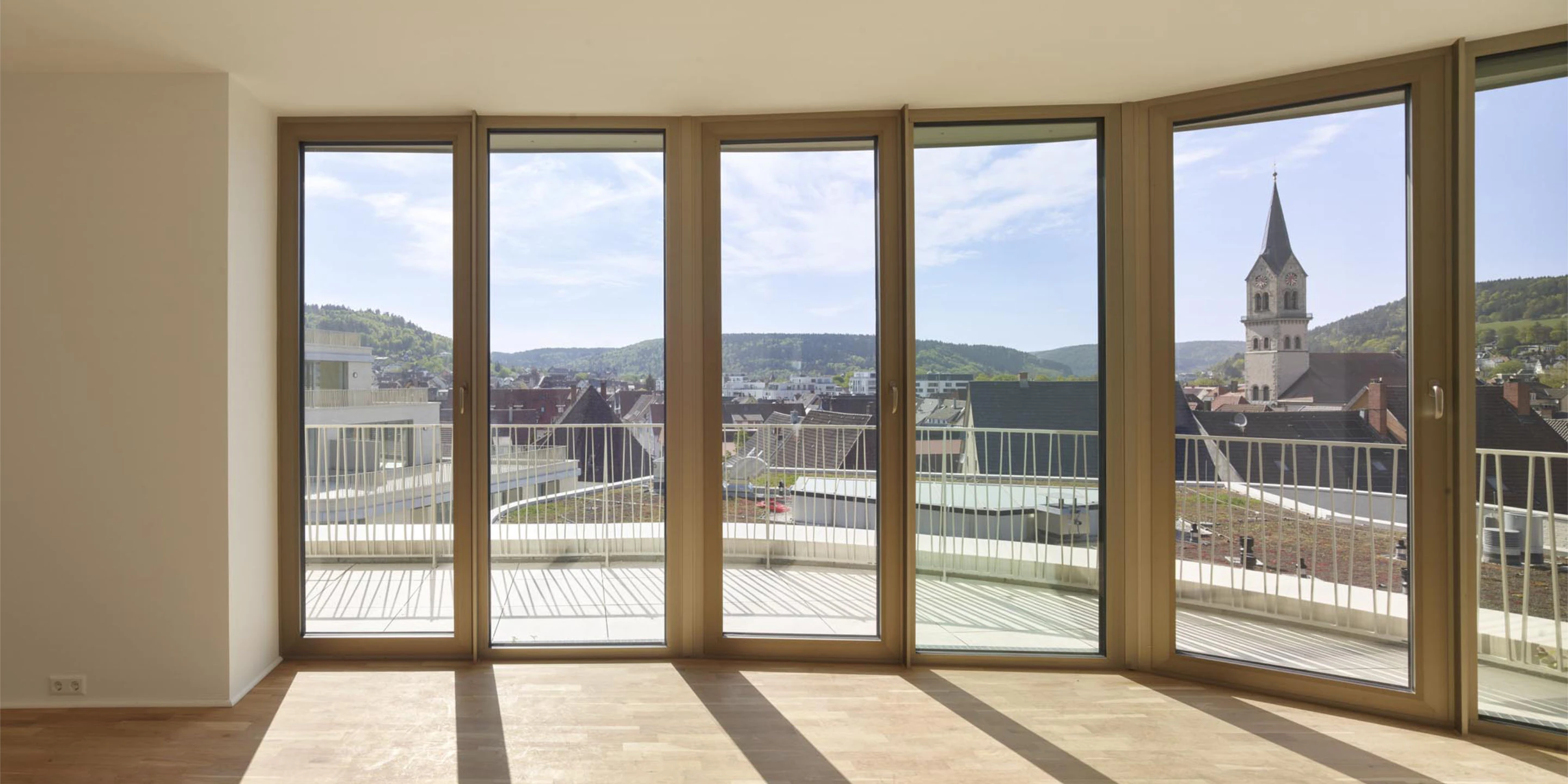 Innerstädtisch, Neubau, Betontragwerk, Glasfassade, Klinkerfassade, Flachdach, Tiefgarage, Innenhof, Terrassaen, Balkone, Investor, Großprojekt, öffentlich zugänglich, Gewerbe, Shops, Wohnen, Gastronomie,  Architektur, KTP, Kauffmann Theilig Partner, Stuttgart, Rendering, Visualisierung, Schhnitt, Grundriss, Schwarzplan, Freie Architekten PartGmbB