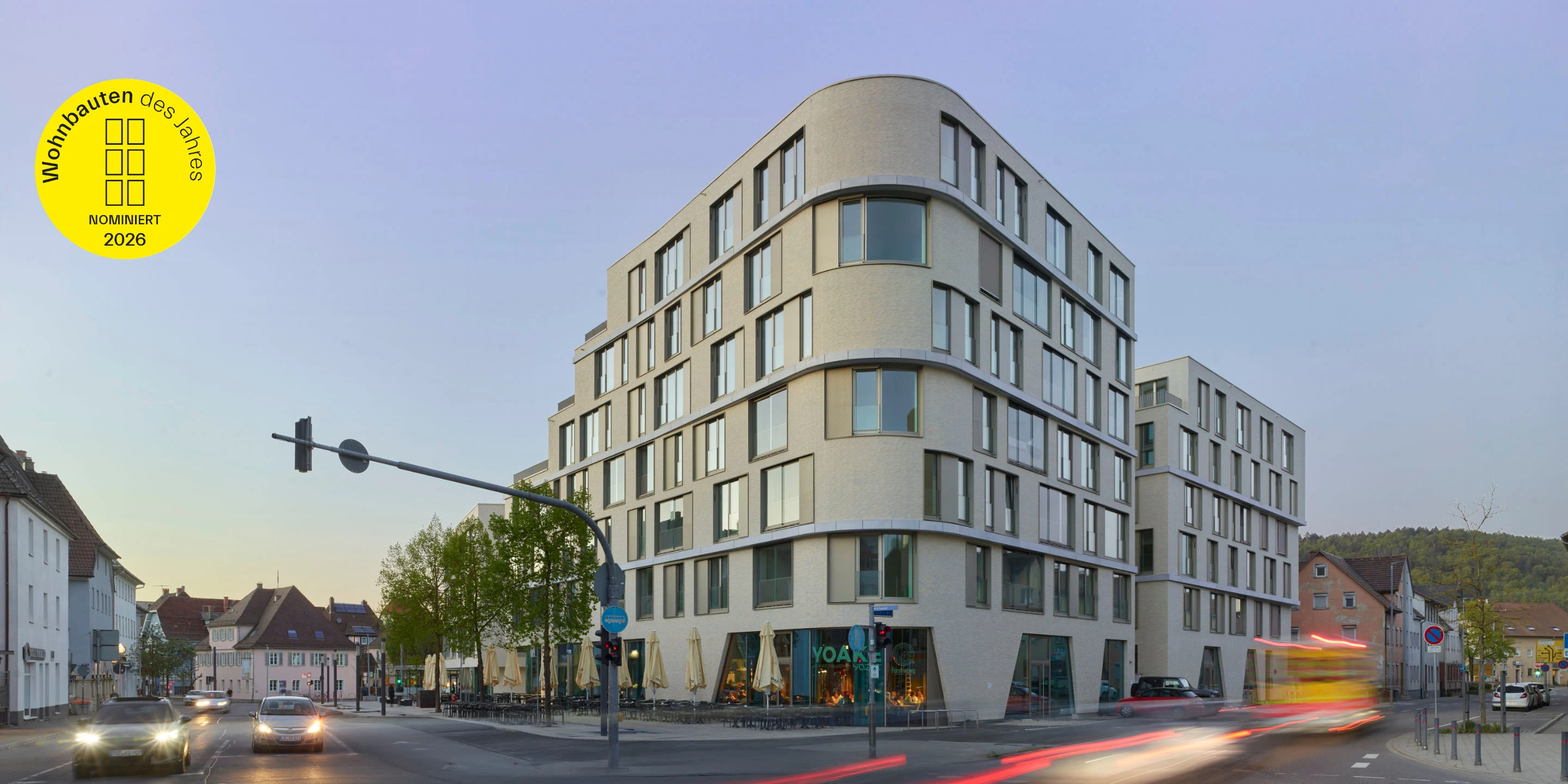 Innerstädtisch, Bestandsschutz, Neubau, Betontragwerk, Glasfassade, Klinkerfassade, Flachdach, Tiefgarage, Innenhof, Terrassaen, Balkone, Investor, Großprojekt, öffentlich zugänglich, Gewerbe, Shops, Wohnen, Gastronomie